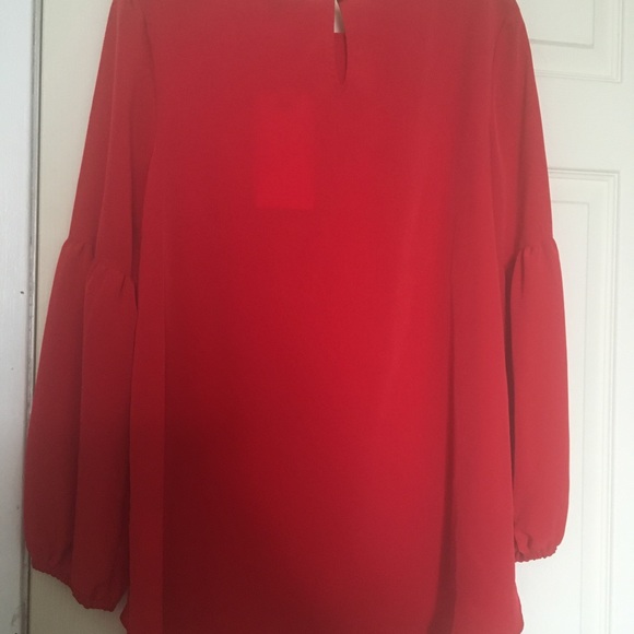Full, flowing sleeves and light, airy material in Ruby red top size M - Picture 4 of 7